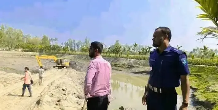 [মিঠাপুকুরে অবৈধভাবে বালু উততলনের দায়ে ২ লক্ষ ২০হাজার টাকা জরিমানা মালামাল জব্দ]