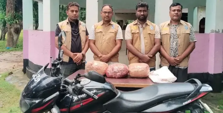 [রংপুরের কাউনিয়ায় ডিবি পুলিশের অভিযানে ৯ কেজি গাঁজাসহ মোটরসাইকেল আটক, মামলা রুজু]